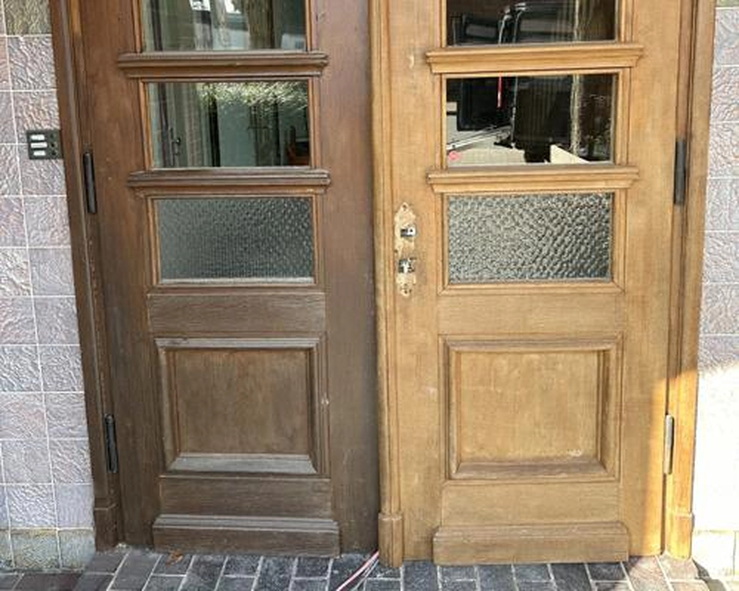 ASTA-TECH – Technische Oberflächenreinigung – Holztür, eine Seite gereinigt